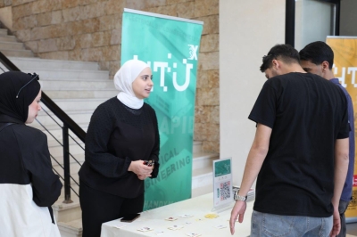 رئيس جامعة عمان العربية يستقبل وفداً من جامعة الحسين التقنية