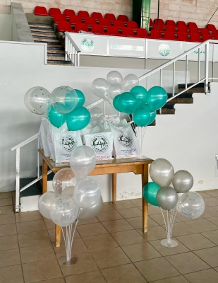 كلية الصيدلة في جامعة الزيتونة تقيم إفطارًا رمضانيًا للأيتام.