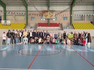 كلية الصيدلة في جامعة الزيتونة تقيم إفطارًا رمضانيًا للأيتام.