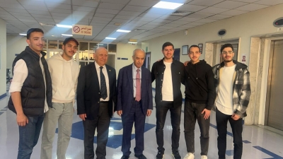 طلبة (ابن سينا) يزورون أطفال غزة في مستشفى الاردن