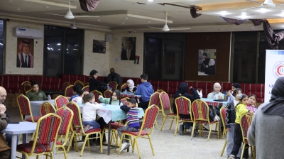 مستشفى الاستقلال يشارك في مبادرة إفطار خيري نظمتها جمعية شريان الحياة - صور