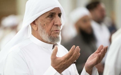 هكذا أدى المصلون بالمسجد الحرام آخر صلاة جمعة في شهر رمضان - صور