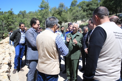 العيسوي يفتتح ويتفقد مشاريع مبادرات ملكية في جرش