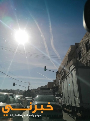 خطوط تكاثف طائرات لافتة في سماء الأردن - صور