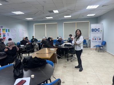 طلبة صيدلة عمان العربية يشاركون في دورة تدريبية لمكافحة التدخين وتعزيز نمط الحياة الصحي