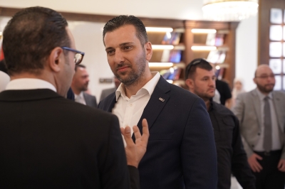 أسرة الشرق الأوسط تتبادل التهاني بمناسبة عيد الفطر السعيد