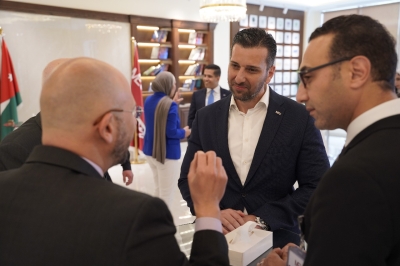 أسرة الشرق الأوسط تتبادل التهاني بمناسبة عيد الفطر السعيد