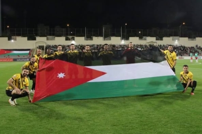 العلم الأردني يزين مباراة الوحدات والحسين إربد - صور