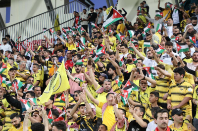 العلم الأردني يزين مباراة الوحدات والحسين إربد - صور