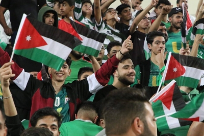 العلم الأردني يزين مباراة الوحدات والحسين إربد - صور