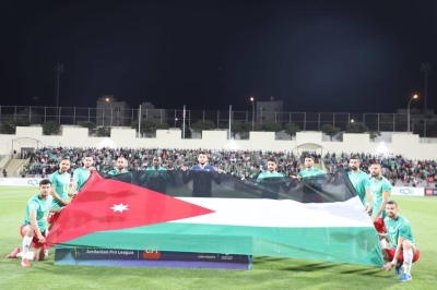 العلم الأردني يزين مباراة الوحدات والحسين إربد - صور