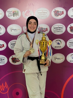 الطالبة وشاح من جامعة عمان العربية تحصد فضية وبرونزية في بطولة العرب للجودو