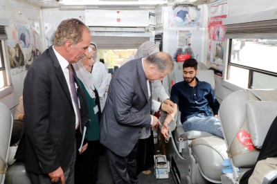 نقطة دم تعني حياة: جامعة عمان العربية تنظم حملة تبرع بالدم بمشاركة واسعة