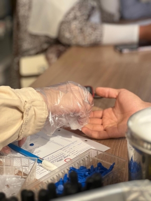 نقطة دم تعني حياة: جامعة عمان العربية تنظم حملة تبرع بالدم بمشاركة واسعة