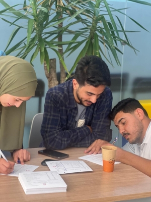 نقطة دم تعني حياة: جامعة عمان العربية تنظم حملة تبرع بالدم بمشاركة واسعة