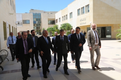 افتتاح المؤتمر التاسع عشر لكلية الأعمال في جامعة الزيتونة بعنوان: (الذكاء الاصطناعي في عالم الأعمال)