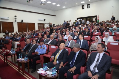 افتتاح المؤتمر التاسع عشر لكلية الأعمال في جامعة الزيتونة بعنوان: (الذكاء الاصطناعي في عالم الأعمال)