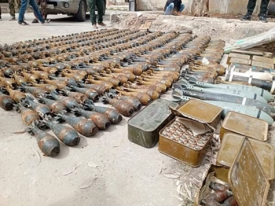 العثور على أسلحة وذخائر مدفونة في ريف درعا