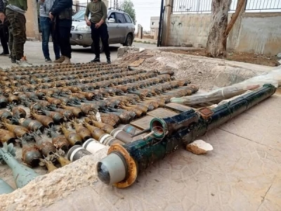 العثور على أسلحة وذخائر مدفونة في ريف درعا