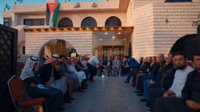 وقفة لعشائر الحنيطي واهالي ابوعلندا دعما للقوات  الأمنية  ومواقف الملك