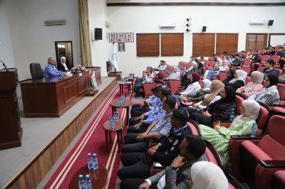 محاضرة توعوية حول قانون السير والسلامة المرورية في جامعة الزيتونة الأردنية