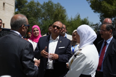 د. ماهر الحوراني يفتتح البيت الزراعي الذكي في عمان الأهلية