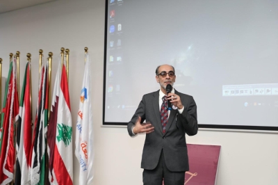 طلبة دبلوم إدارة الأعمال الدولية يعرضون مشاريعهم التطبيقية في جلسة مشتركة بجامعة عمان العربية