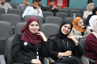 طلبة دبلوم إدارة الأعمال الدولية يعرضون مشاريعهم التطبيقية في جلسة مشتركة بجامعة عمان العربية