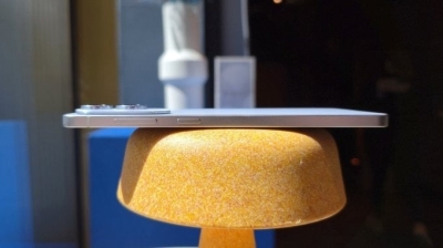 سامسونغ تتحدى آبل بهاتفها الأنحف على الإطلاق