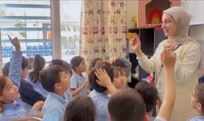 هندسة عمان العربية تنفذ مبادرة مجتمعية تفاعلية وورشة عمل في مدارس السابلة لتعزيز مفهوم علم نفس الألوان