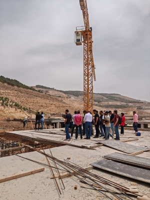 طلبة الهندسة المدنية في عمان العربية يتعرفون على مراحل تنفيذ المشاريع الإنشائية ميدانياً