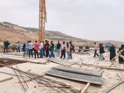طلبة الهندسة المدنية في عمان العربية يتعرفون على مراحل تنفيذ المشاريع الإنشائية ميدانياً