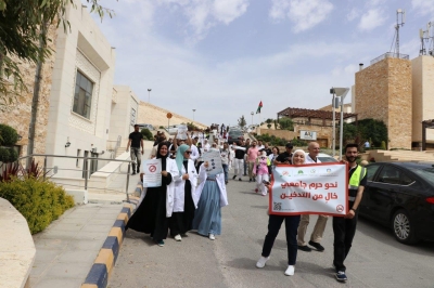 كلية الصيدلة في عمان العربية تنظم يومًا توعويًا رياضيًا تحت شعار (نحو حرم جامعي خالٍ من التدخين)