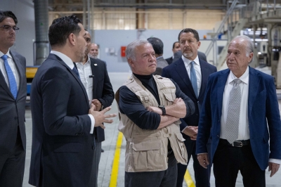 الملك يزور ثلاثة مصانع إنتاجية في مدينة الموقر الصناعية  - صور