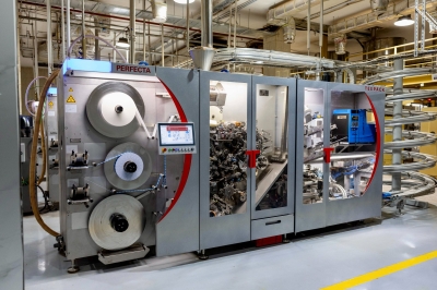 الملك يزور ثلاثة مصانع إنتاجية في مدينة الموقر الصناعية  - صور