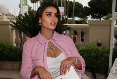 الدكتورة يومي تحتفل بزواجها بصور غامضة وخاتم يتجاوز نصف مليون دولار - صور