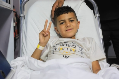 القوات المسلحة الأردنية تُجلي طفلين مرضى من غزة - صور