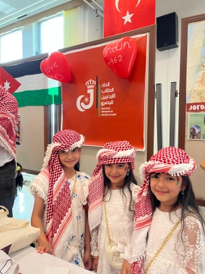 الطلبة الأردنيون في جامعة أرجيس يحتفلون بعيد الاستقلال الـ79 في قيصري – تركيا