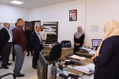 المصري يستمع لملاحظات المتضررين من مشروع طريق شمال الكرك