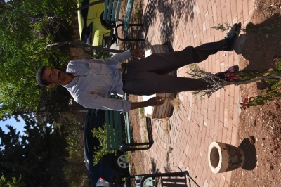 مستشفى الاستقلال يبادر بزراعة عشرات النخلات داخل قرية SOS للأطفال