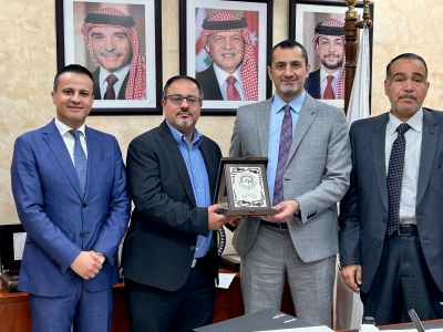 نائب رئيس جامعة الزيتونة الأردنية يستقبل أستاذ الطب التجديدي من جامعة جيسين الألمانية