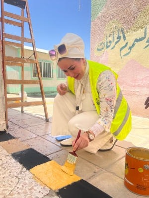 جامعة عمان العربية تُشارك في مبادرة تطوعية في مدرسة أبو حامد