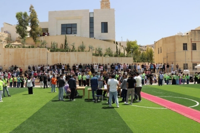 (عمان العربية) تُشعل روح التنافس بين طلبتها في مسابقات التحدي بحضور المؤثر أديب السمكي