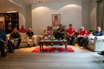 الملك يتابع مباراة النشامى في لندن - صور