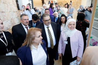 جامعة عمان العربية تنظم يومًا علميًا حول المسؤولية القانونية والمهنية للصيدلاني