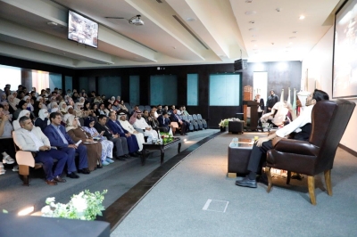 كلية الآداب والعلوم في عمان العربية تبرز مواهب طلبتها في عرض مسرحي مشوق بعنوان 