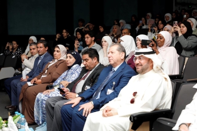 كلية الآداب والعلوم في عمان العربية تبرز مواهب طلبتها في عرض مسرحي مشوق بعنوان 