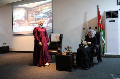 كلية الآداب والعلوم في عمان العربية تبرز مواهب طلبتها في عرض مسرحي مشوق بعنوان 