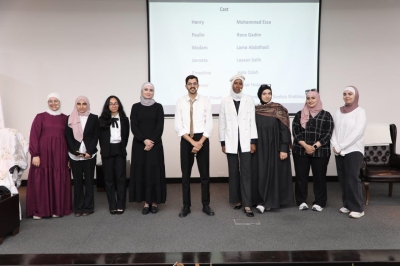 كلية الآداب والعلوم في عمان العربية تبرز مواهب طلبتها في عرض مسرحي مشوق بعنوان 