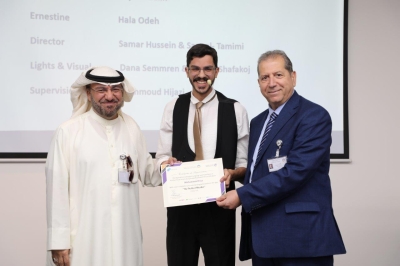 كلية الآداب والعلوم في عمان العربية تبرز مواهب طلبتها في عرض مسرحي مشوق بعنوان 